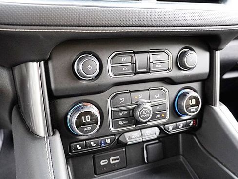 Used 2023 Chevrolet Suburban Premier image 30