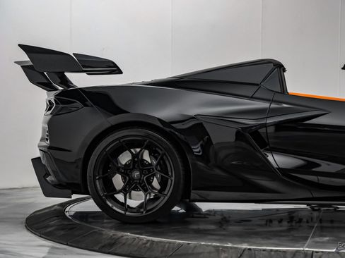 Used 2025 Chevrolet Corvette Z06 RWD image 28