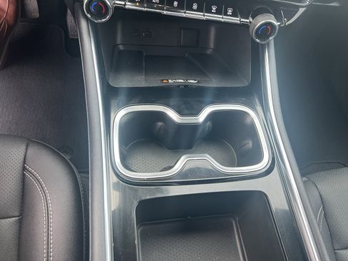 Used 2025 Chevrolet Traverse LT image 17