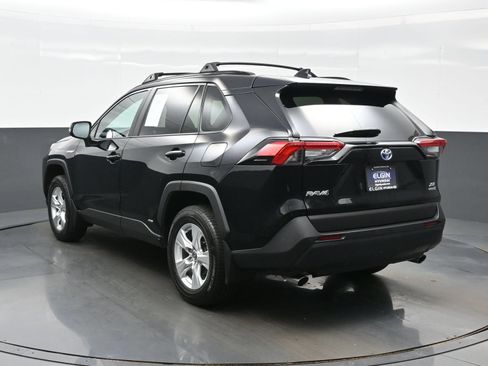 Used 2020 Toyota RAV4 XLE w/ XLE Grade Weather Package AWD/4WD image 4