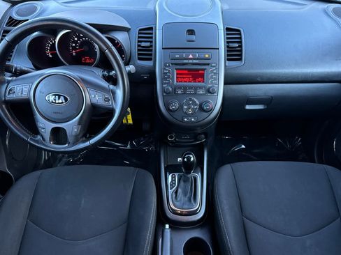 Used 2013 Kia Soul + image 3