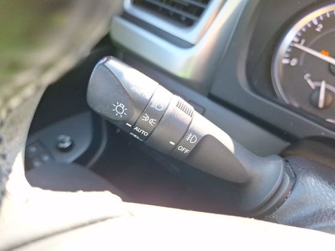 Used 2015 Toyota Highlander XLE image 23