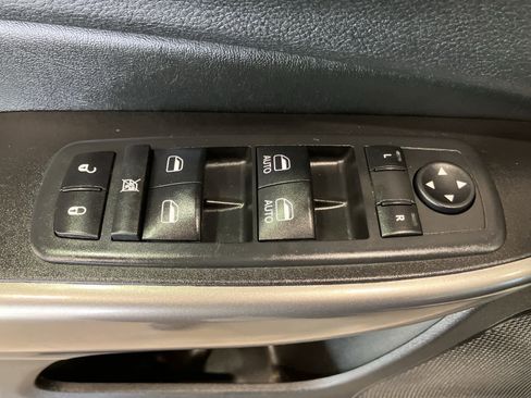 Used 2020 Jeep Cherokee Limited image 12