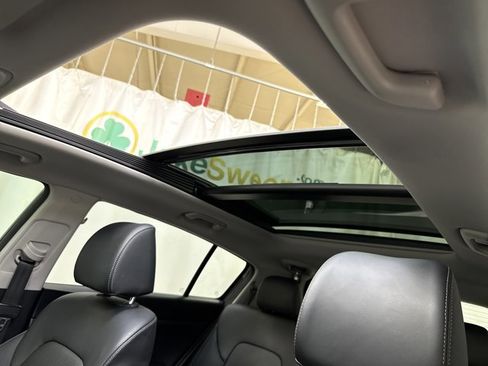 Certified 2022 Kia Sportage EX w/ EX Technology Package image 23