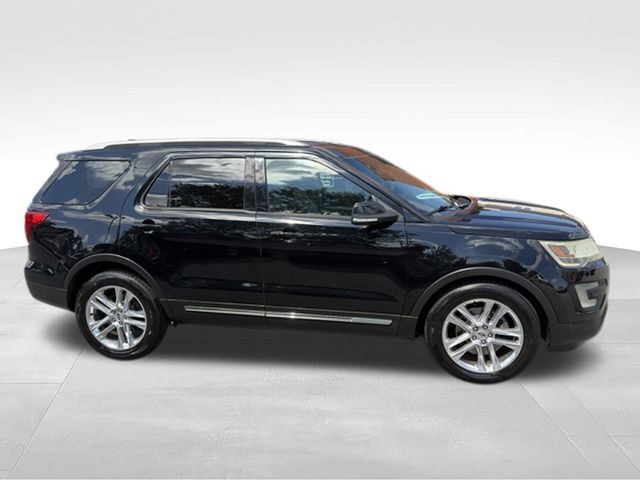 Used 2016 Ford Explorer XLT w/ Equipment Group 202A FWD image 21