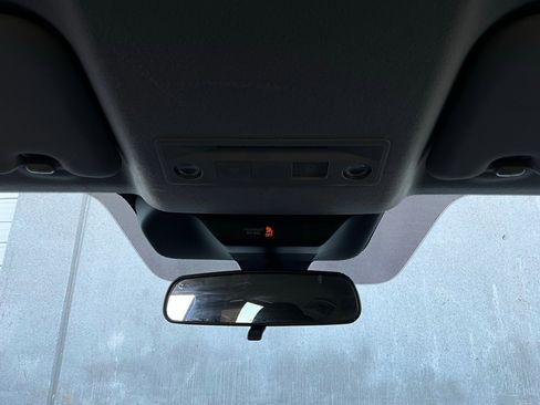 Used 2025 Nissan Kicks SV image 14