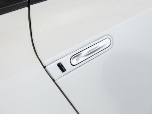 Used 2021 Nissan GT-R Premium image 18