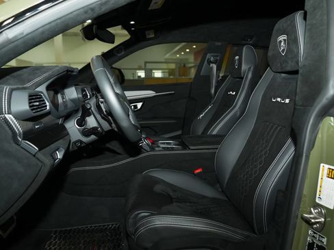 Used 2023 Lamborghini Urus Performante AWD/4WD image 45