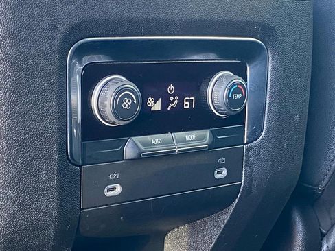 Used 2024 Chevrolet Suburban LT image 20