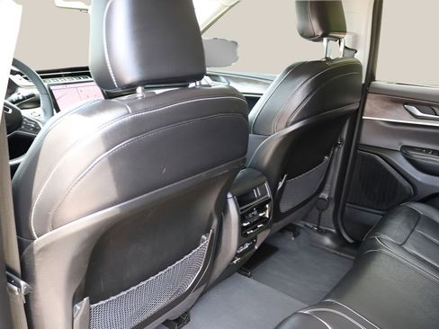 Used 2023 Jeep Grand Cherokee Limited w/ Luxury Tech Group II RWD image 15