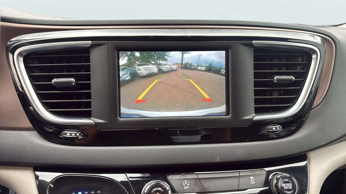 Used 2024 Chrysler Voyager LX FWD image 10