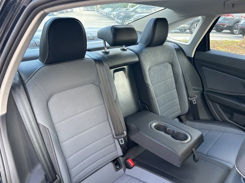 Used 2025 Volkswagen Jetta SE w/ Sunroof Package image 49