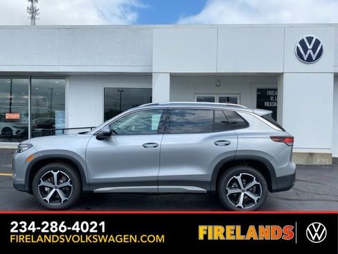 New 2025 Volkswagen Tiguan SE image 11