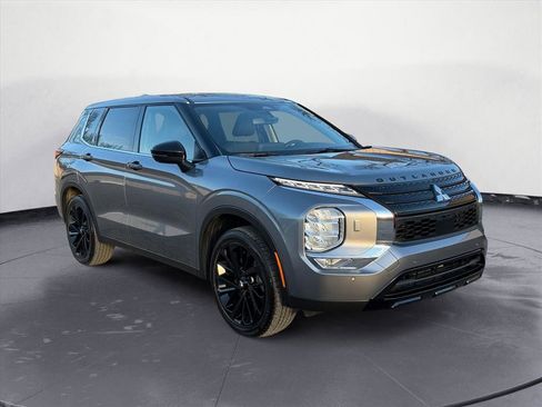 Used 2023 Mitsubishi Outlander SE Black Edition image 8