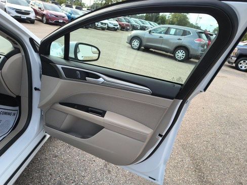 Used 2018 Ford Fusion SE image 17