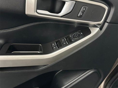 Used 2021 Ford Explorer XLT w/ Equipment Group 202A image 9