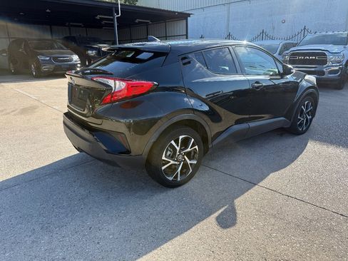Used 2018 Toyota C-HR XLE FWD image 4