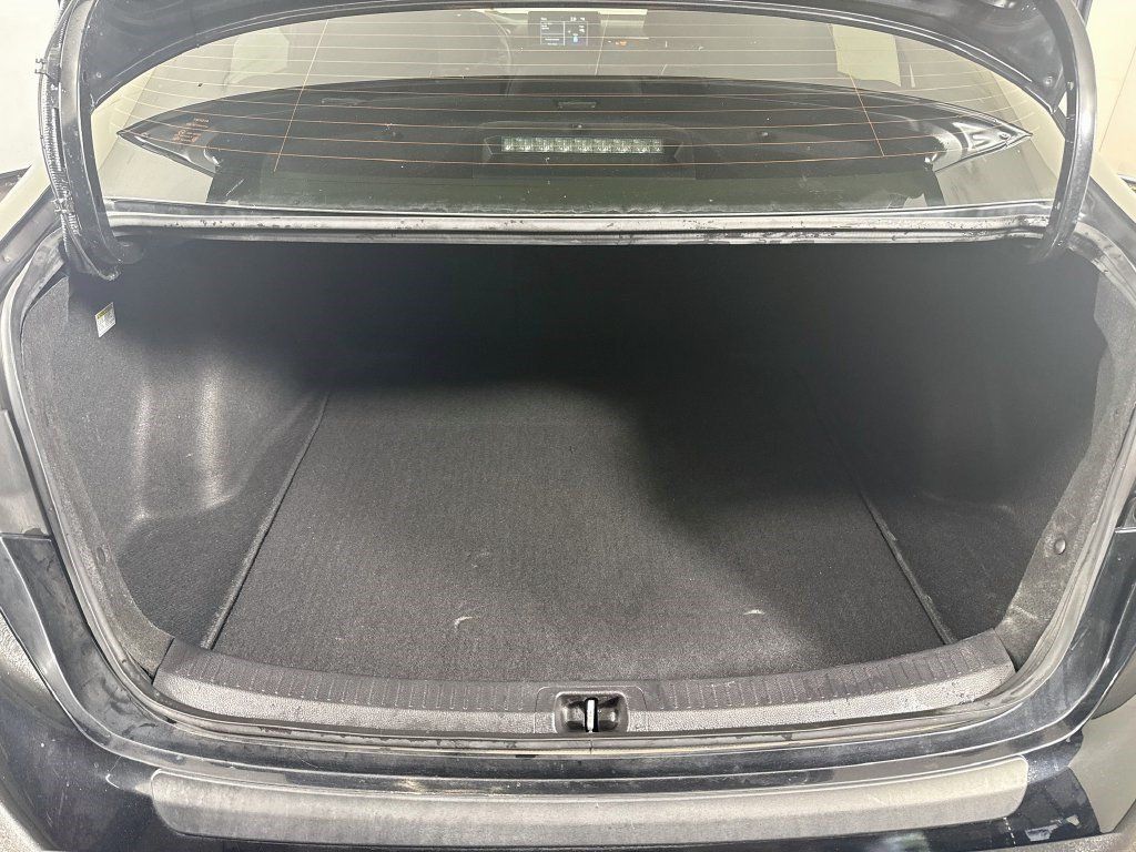 Used 2022 Toyota Corolla LE FWD image 16