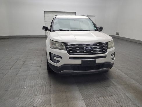 Used 2017 Ford Explorer XLT w/ Equipment Group 202A FWD image 14