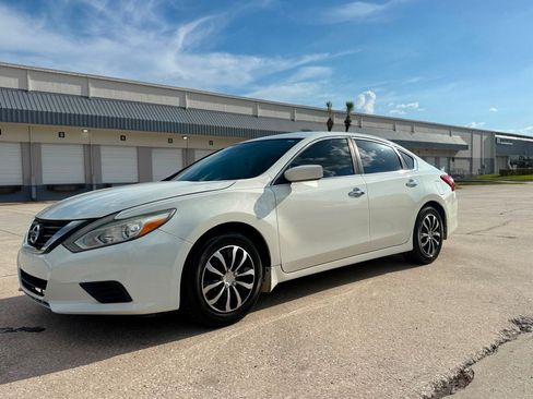 Used 2017 Nissan Altima 2.5 S w/ Power Driver Seat Package FWD image 1