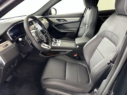 Used 2026 Jaguar F-PACE R-Dynamic S image 4