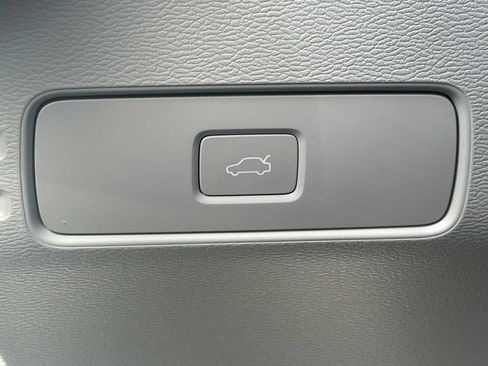Used 2025 Volvo XC40 B5 Plus w/ Protection Package Premier AWD/4WD image 31
