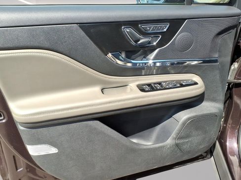 Used 2023 Lincoln Corsair AWD w/ Equipment Group 101A image 8