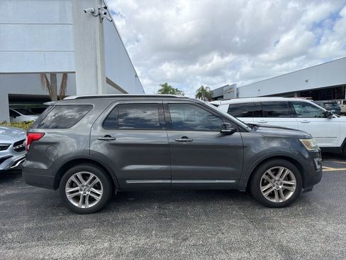 Used 2016 Ford Explorer XLT w/ Equipment Group 202A image 4