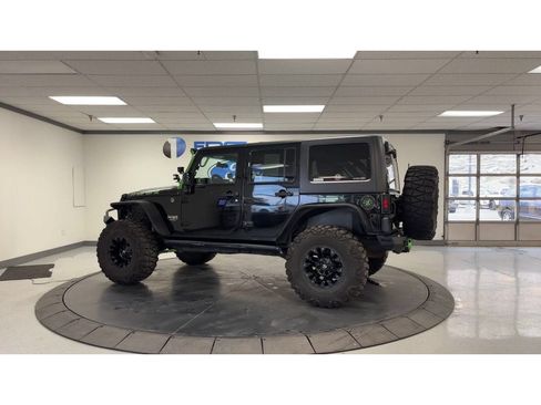 Used 2012 Jeep Wrangler Unlimited Rubicon AWD/4WD image 6