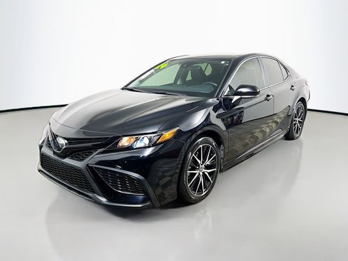 Used 2024 Toyota Camry SE image 10