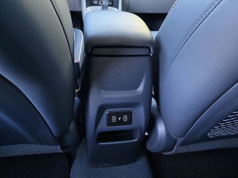 Certified 2024 Hyundai Venue Limited image 17