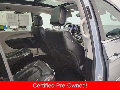 Certified 2023 Chrysler Pacifica Limited FWD image 33