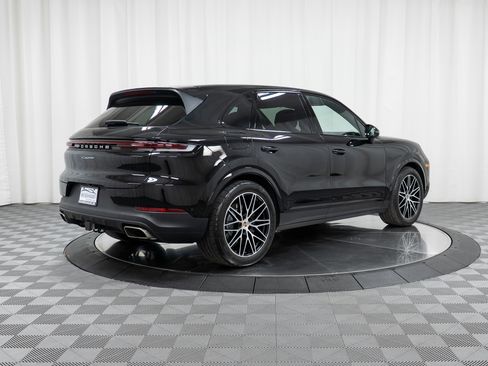 Used 2025 Porsche Cayenne AWD/4WD image 7