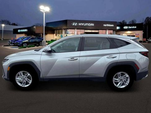 New 2026 Hyundai Tucson SE FWD image 3