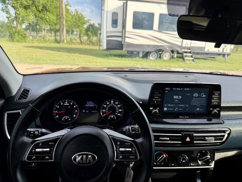 Used 2021 Kia Seltos S FWD image 17