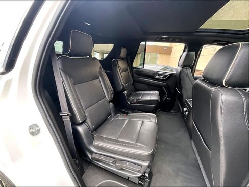 Used 2021 GMC Yukon SLT w/ SLT Premium Package AWD/4WD image 16