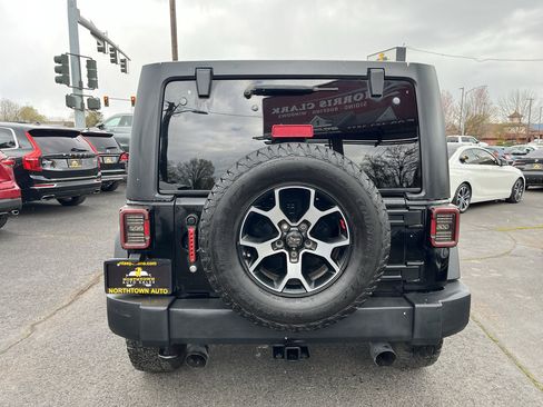 Used 2015 Jeep Wrangler Unlimited Rubicon w/ Max Tow Package image 5