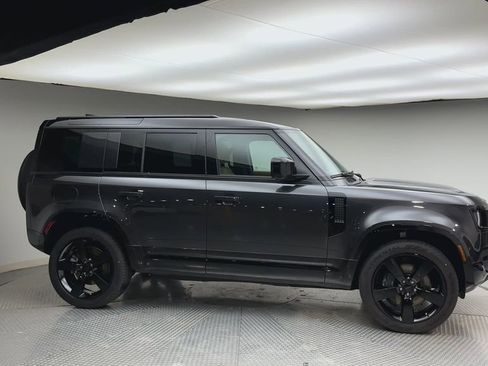 New 2026 Land Rover Defender 110 X-Dynamic SE image 9