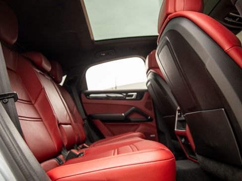 Certified 2021 Porsche Cayenne S AWD/4WD image 39