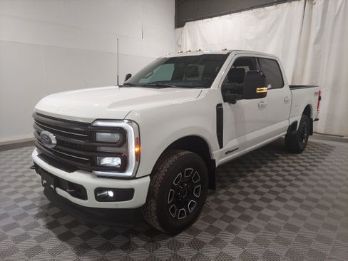 Used 2025 Ford F250 Platinum AWD/4WD image 1