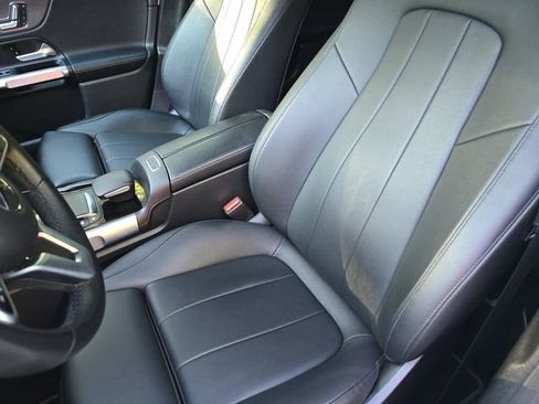 Used 2022 Mercedes-Benz GLB 250 image 13