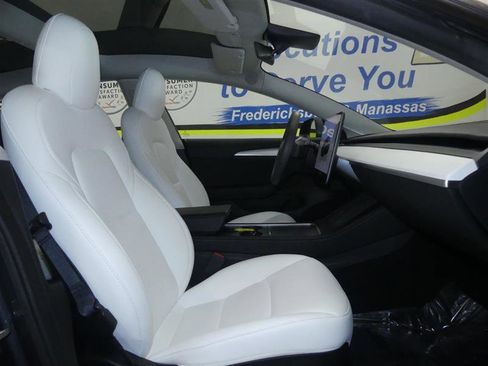 Used 2023 Tesla Model 3 Standard Range image 9