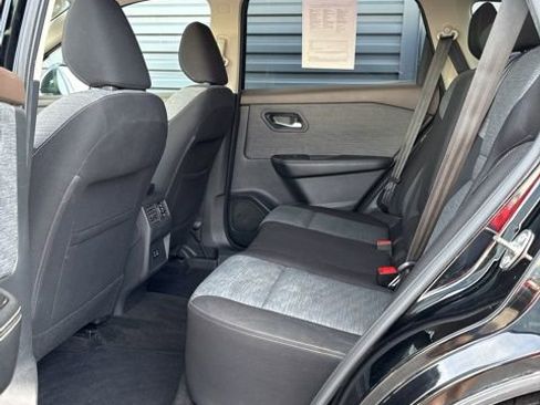 Used 2022 Nissan Rogue SV image 6