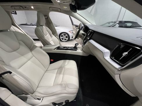 Used 2020 Volvo V60 T5 Cross Country w/ Protection Package Premier image 41