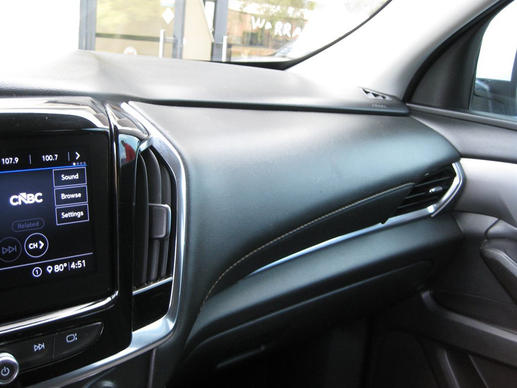 Used 2021 Chevrolet Traverse LT FWD image 19