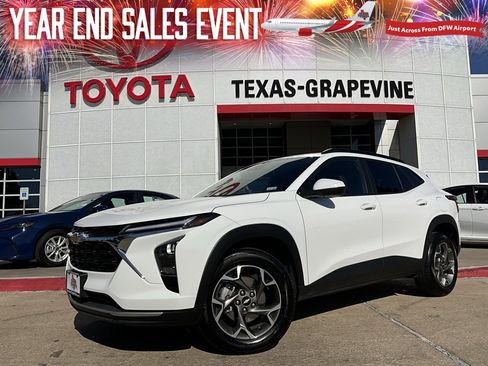 Used 2025 Chevrolet Trax LT image 1