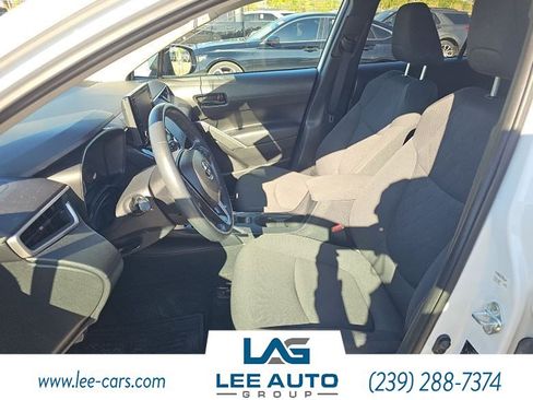 Used 2022 Toyota Corolla Cross LE image 3