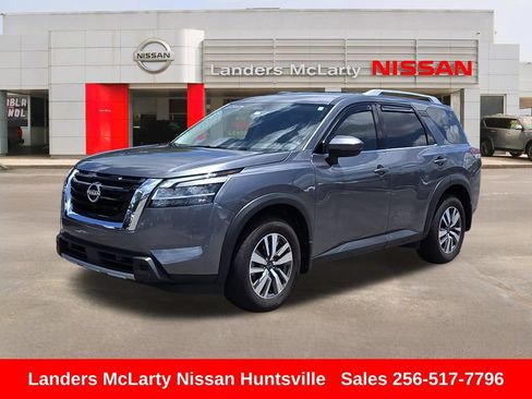 Used 2024 Nissan Pathfinder SL w/ Lighting Package (N92) FWD image 9
