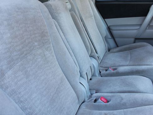 Used 2011 Toyota Highlander Hybrid w/ Cold Weather Pkg image 16