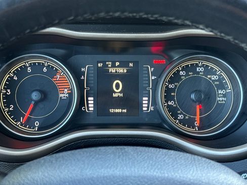 Used 2016 Jeep Cherokee Latitude w/ Cold Weather Group AWD/4WD image 21